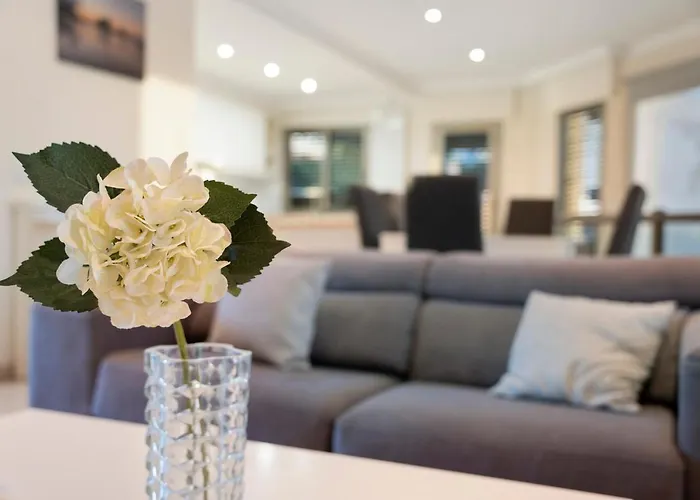 Happy Holidays Pool Private Villa