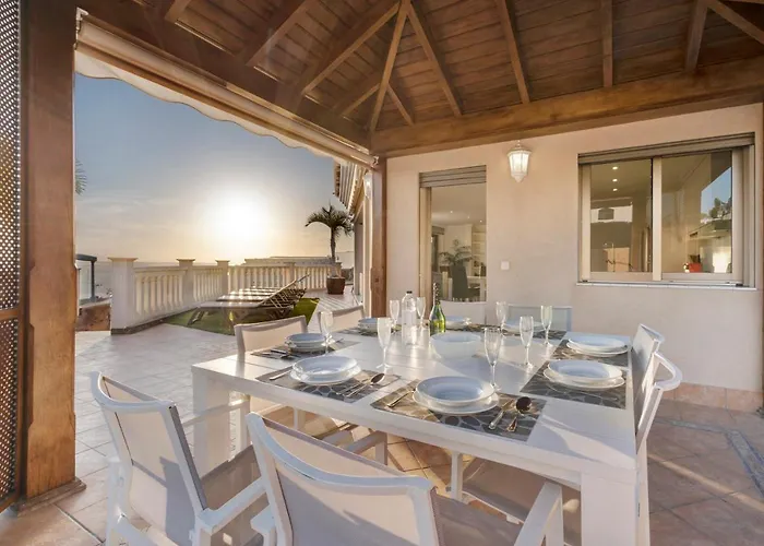 Happy Holidays Pool Private