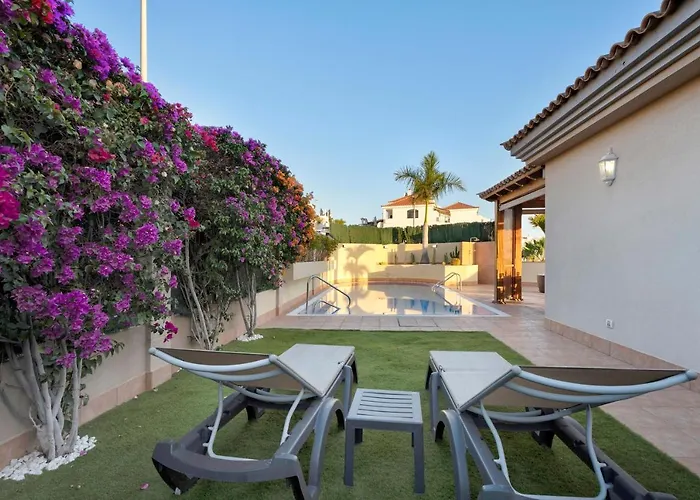 Happy Holidays Pool Private *