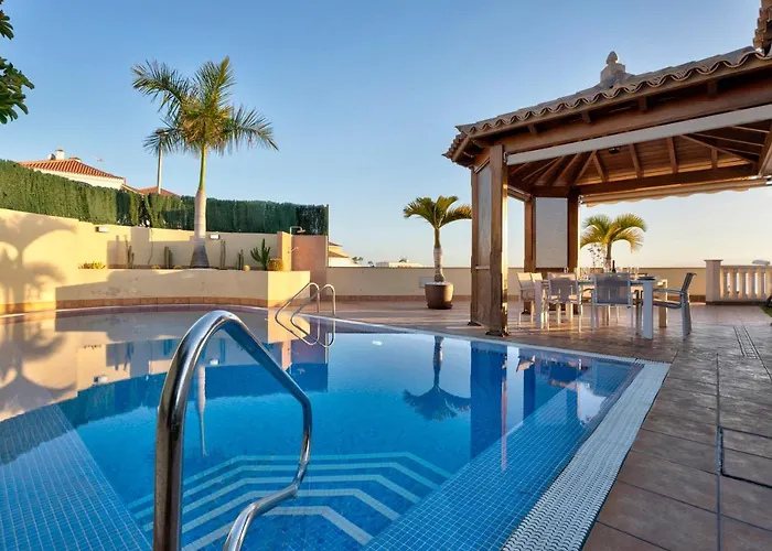 Happy Holidays Pool Private *